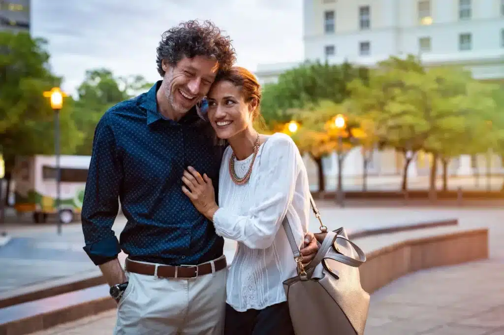 Couple amoureux grâce à leur rencontre amour paris