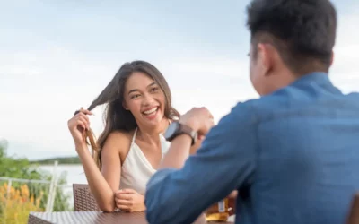 Small talk : 5 clés pour des conversations captivantes en rendez-vous amoureux