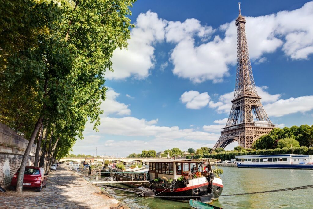 diner romantique sur une péniche à Paris
