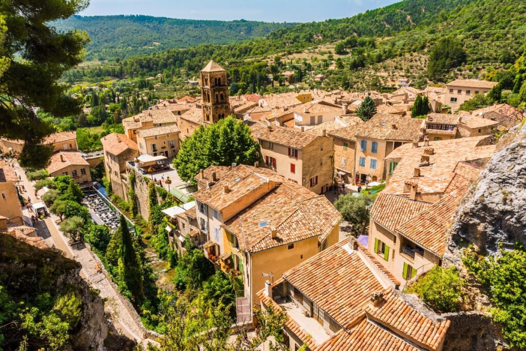 Moustiers Sainte Marie week-end original en amoureux paca