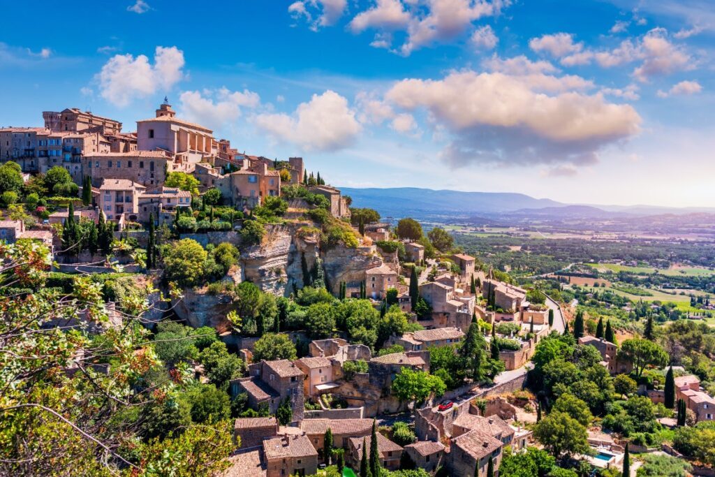 vue sur Gourdes, un petit village perché en Provence