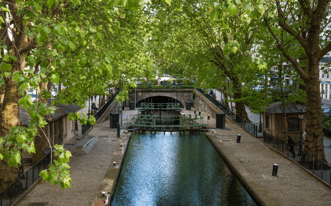 Balade au Canal Saint-Martin : l&rsquo;itinéraire idéal pour une sortie en couple