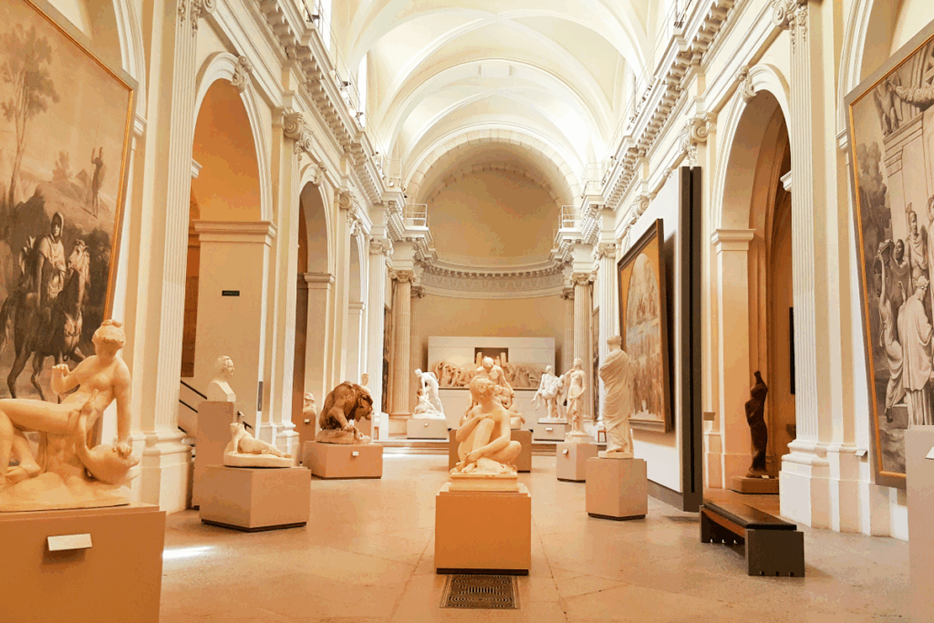 Statues au musée des Beaux-Arts de Lyon