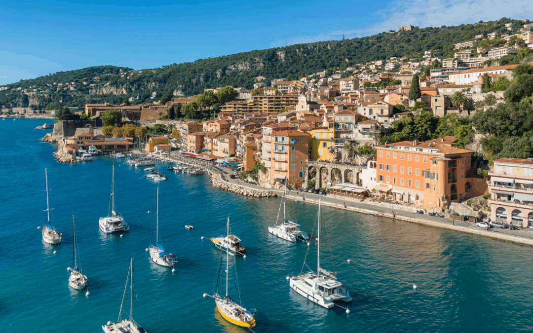Sortie en bateau depuis Nice : les excursions en mer romantiques à ne pas manquer